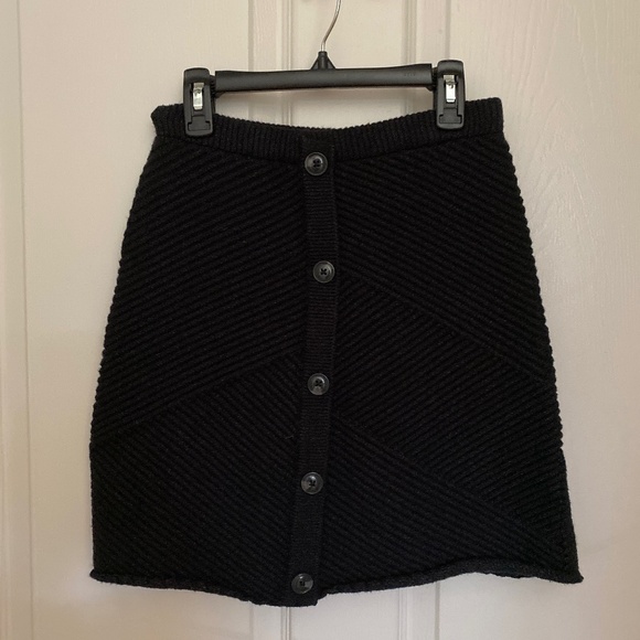 Truce black fall skirt - Picture 1 of 3